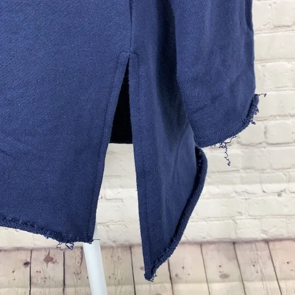 Crown & Ivy 3/4 Raw Edge Ellie Sweeper Top Navy M - Picture 8 of 13